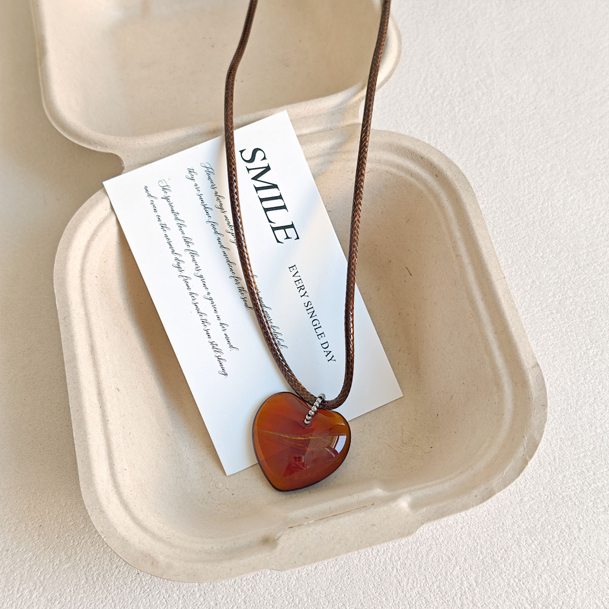 Retro rock sugar amber heart-shaped pendant necklace for women, adjustable wax rope, long sweater chain for autumn and winter, a niche accessory pic 8