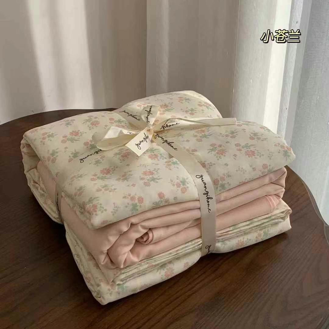 A set of three or four pieces with fresh small floral print double-layer yarn, pure cotton soft naked sleeping quilt cover and cartoon bedding pic 13