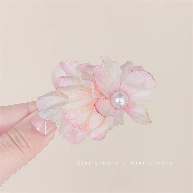 Pearl flower-shaped hair clips with small floral patterns on the head, creating a trendy atmosphere. Side clips for girls pic 8