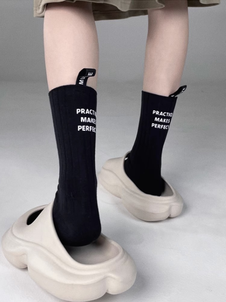 春夏新款日系百搭后跟标签字母袜子男女情侣运动中筒袜ins潮详情4