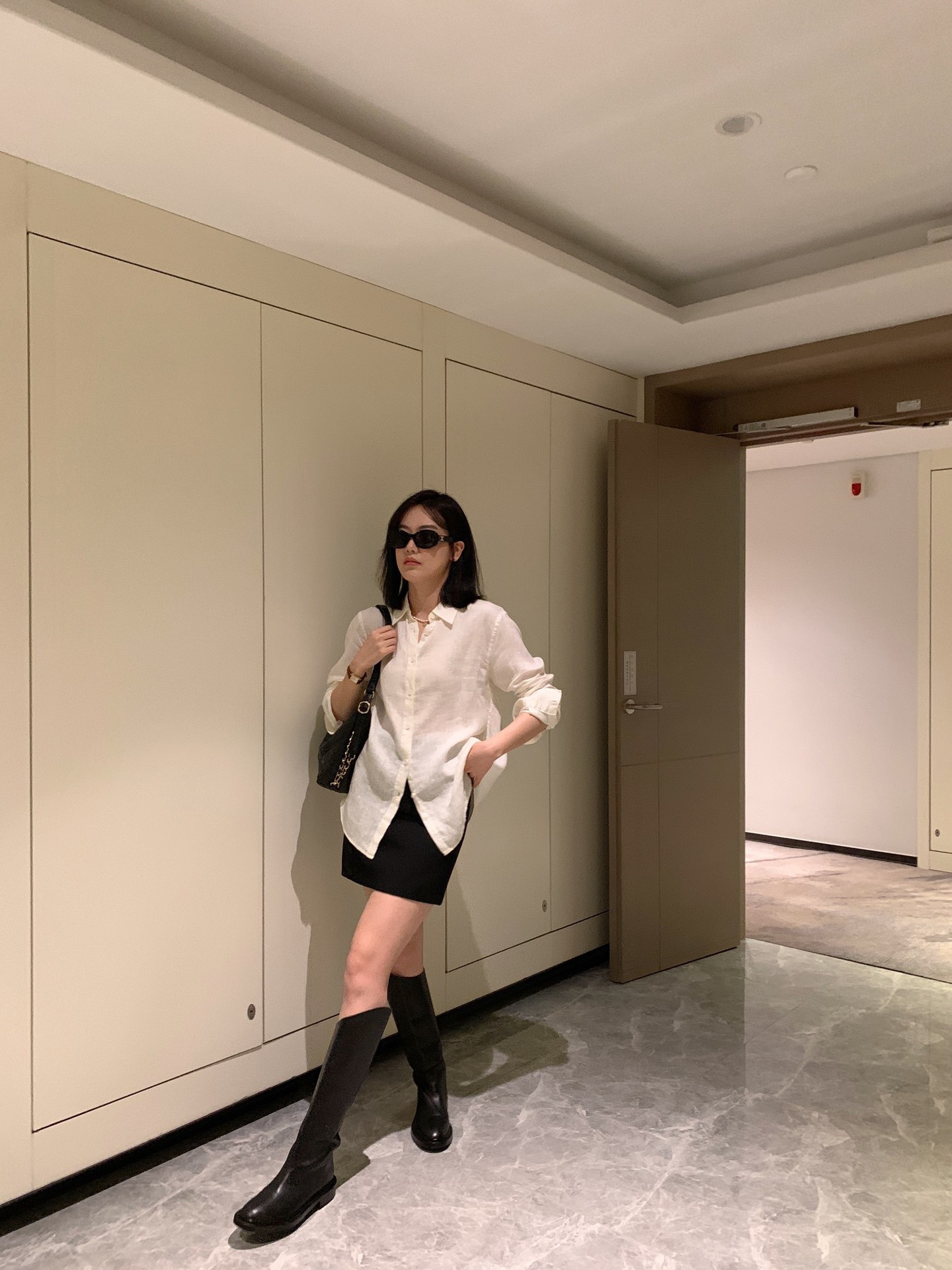 020810 春季新款女士刺绣亚麻平纹纯色简约宽松通勤舒适衬衣衬衫详情18