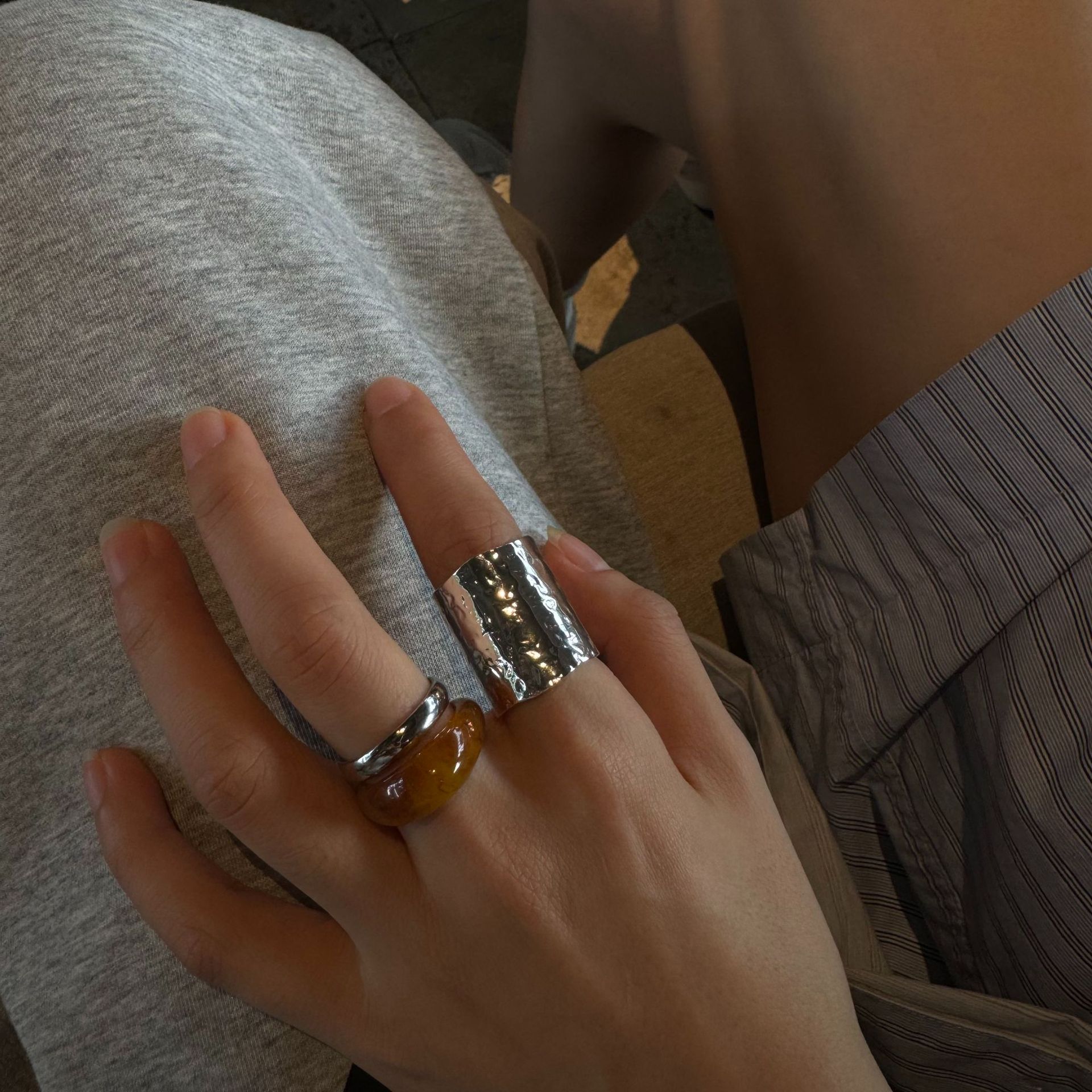 A niche and unique irregular-shaped resin ring with a cold opening shows off. The open copper electroplated ring pairs well with a versatile ring for women pic 15