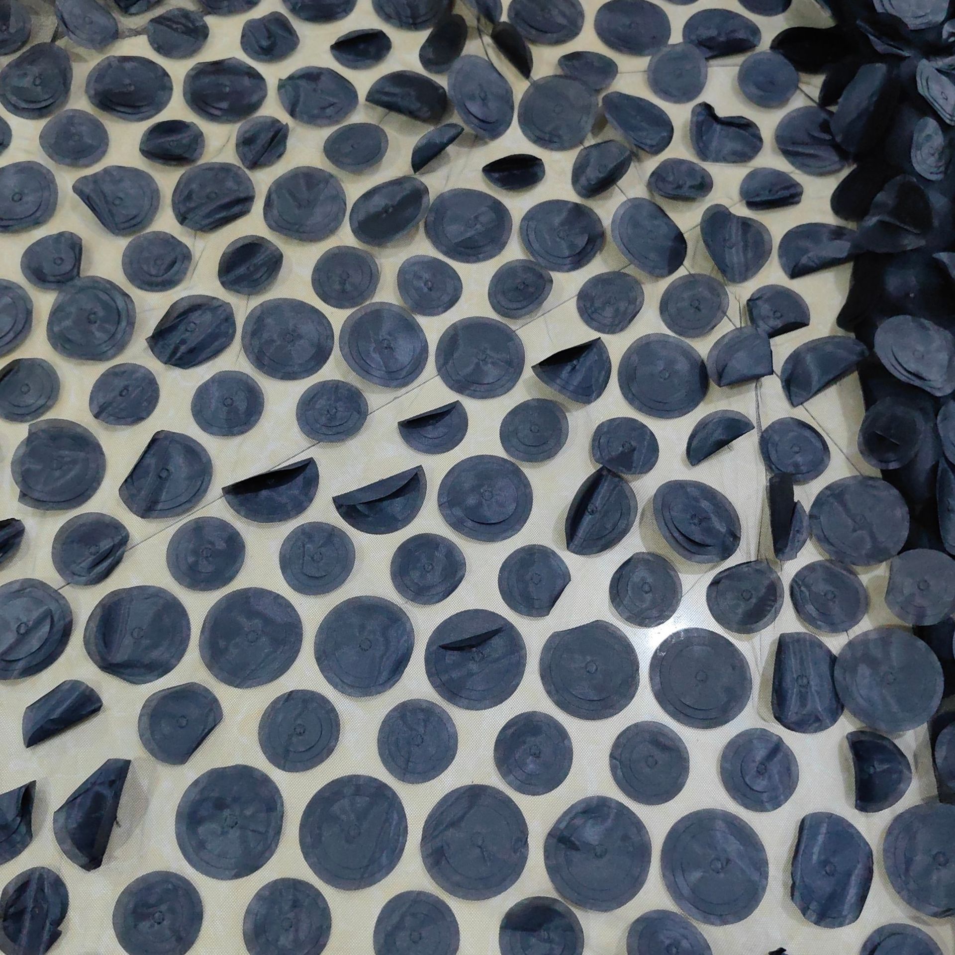 欧洲站激光立体刺绣面料多色网纱圆圈绣花布时尚女装连衣裙面料详情19