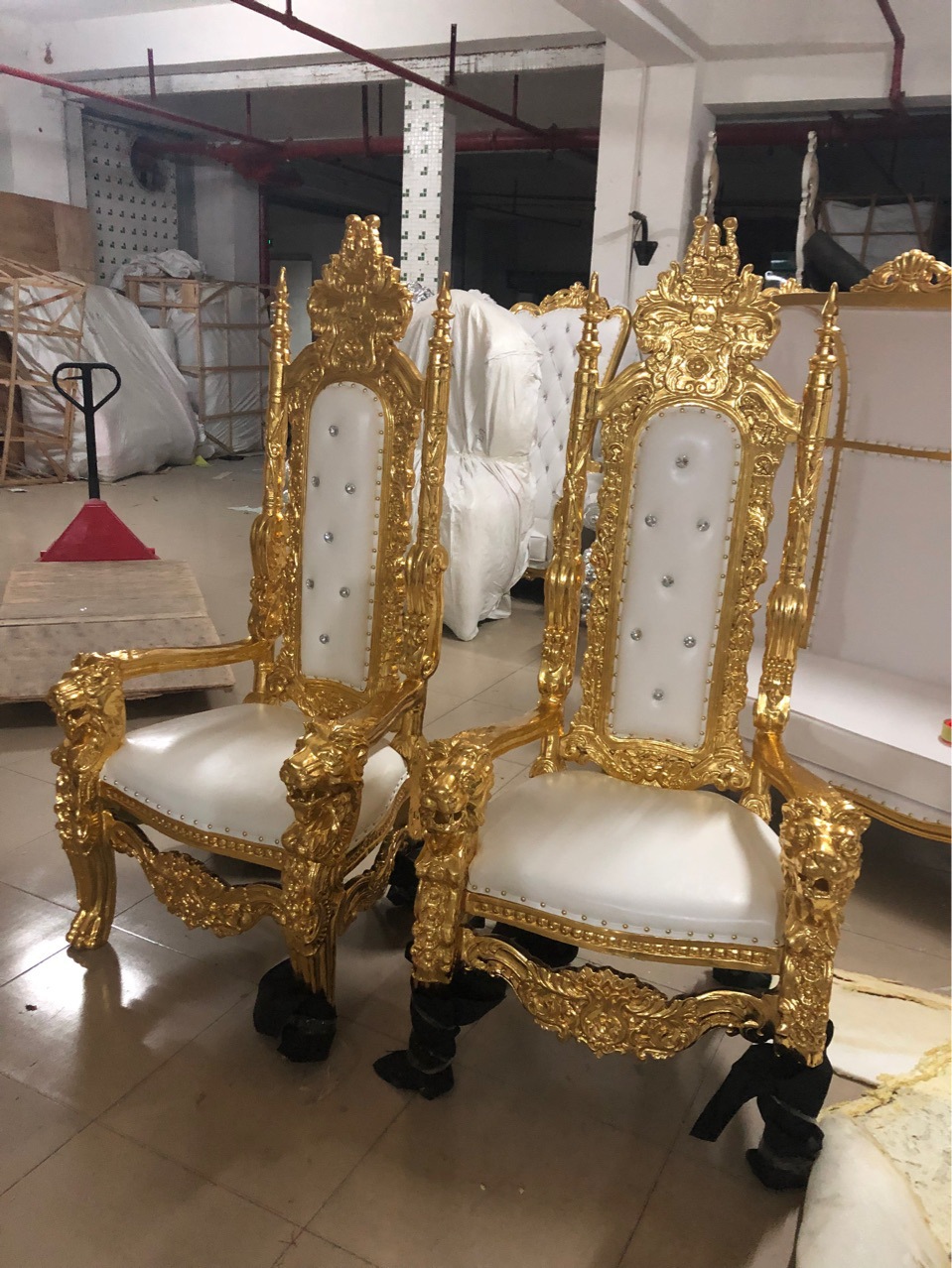 酒店会议椅婚庆婚礼大厅娱乐欧式仿古堡餐椅高级皮质实木靠背久坐家具餐椅复古椅子椅子木头登子高凳子椅子高级感豪华详情1