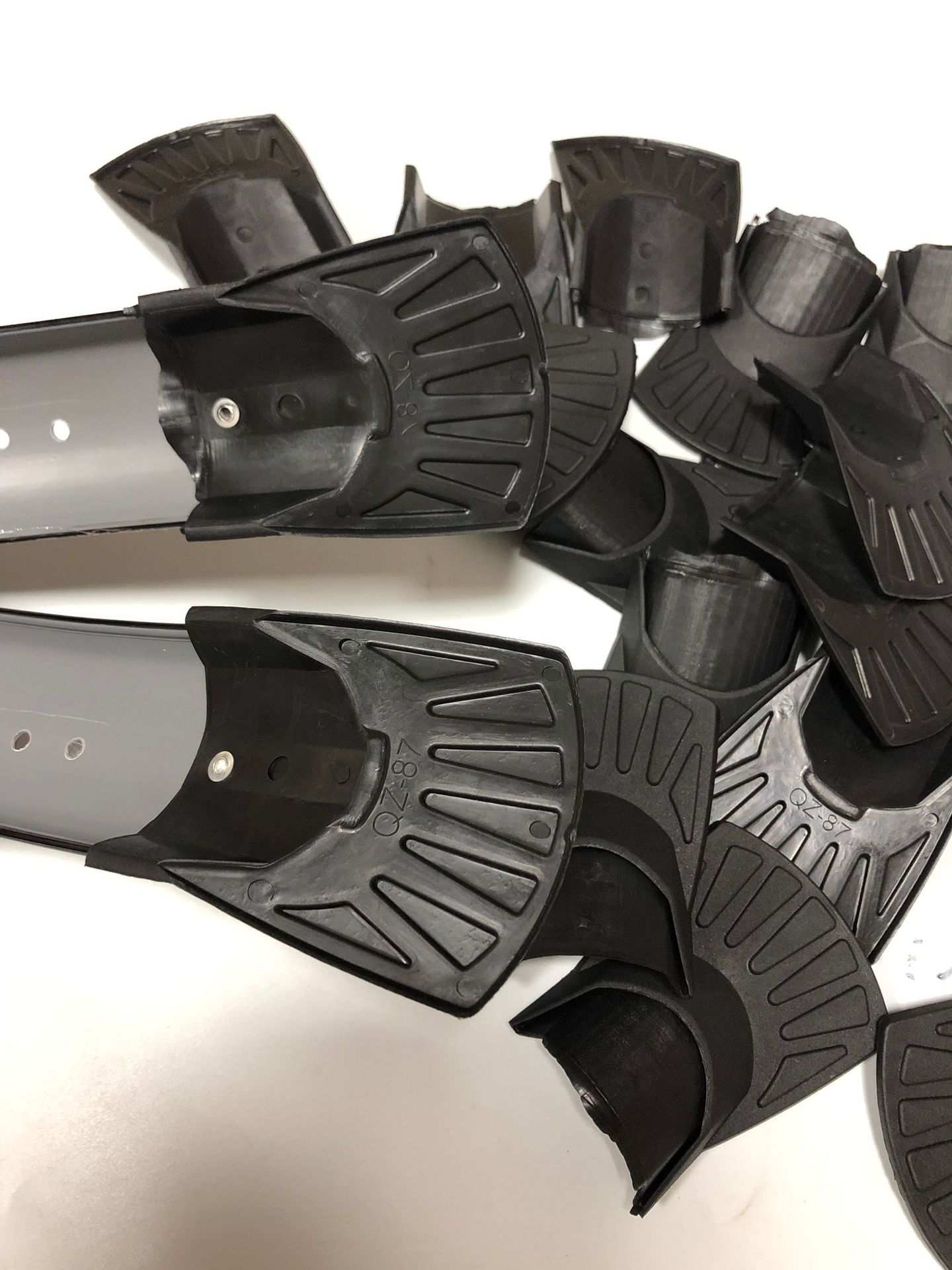 Factory direct sales of bicycle parts plastic mudguards and fishtails, 87 black bicycle rain plate fishtail parts pic 5
