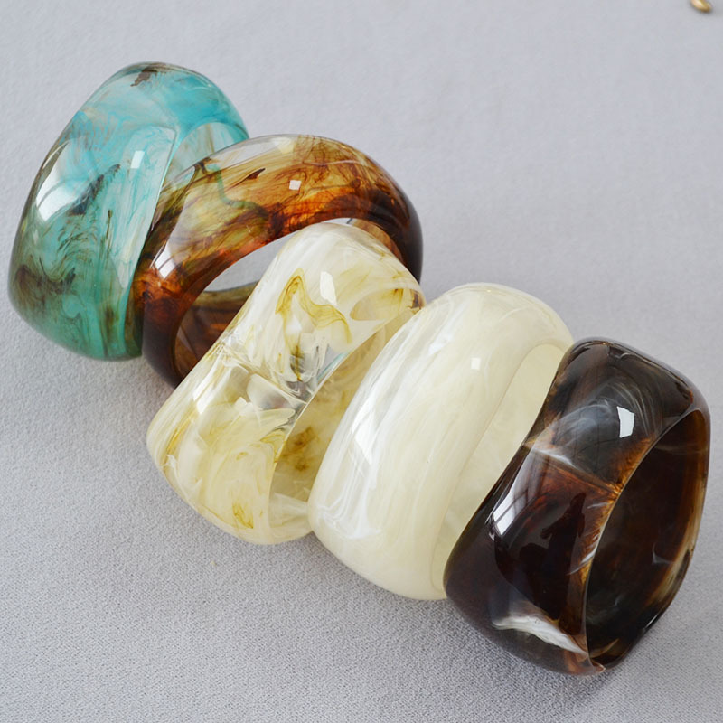 欧美时尚夸张小众复古文艺不规则亚克力水墨晕染宽版高级感手镯女详情3