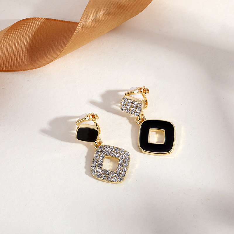 Triangular tassel ear clips, no ear holes, high-end, niche, artistic, retro, socialite ear hangers, light luxury, high-quality earrings wholesale pic 14