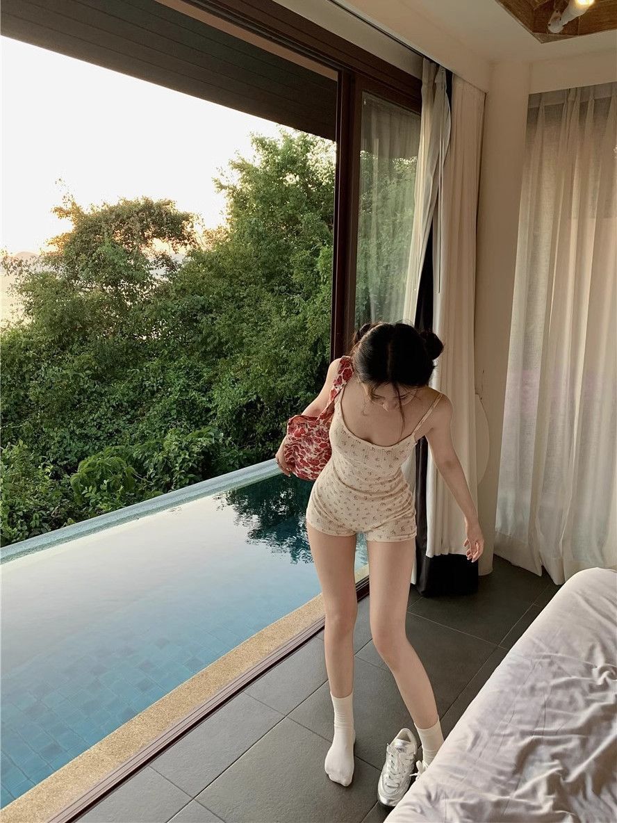 纯欲露背碎花吊带连体裤女装夏季修身小众休闲裤居家舒适a字短裤详情5