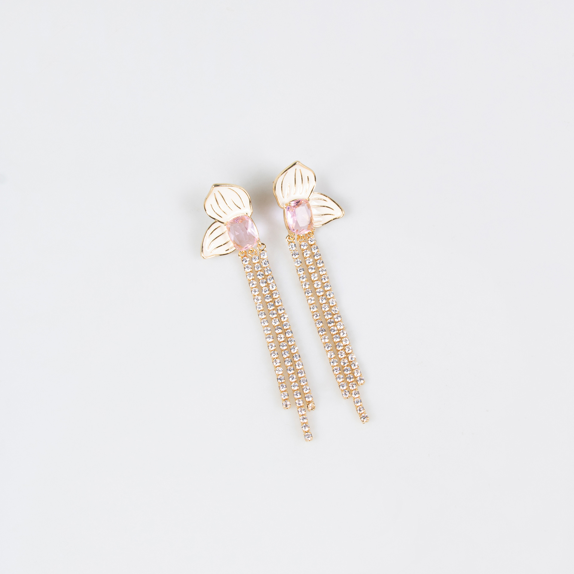 Moda europea y americana mariposa versátil pendientes borlas luz lujo viento frío sensación de diseño pendientes agujas de plata mujeres estilo europeo y americano accesorios pic 3