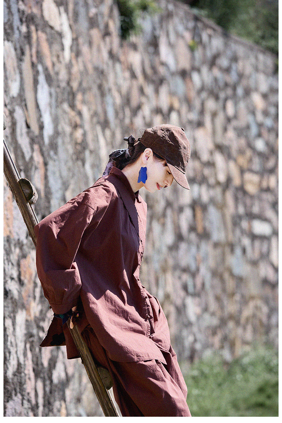 New autumn and winter style, artistic and retro original hazelnut red-brown cotton casual top, high-density, slightly elastic loose shirt for women pic 37