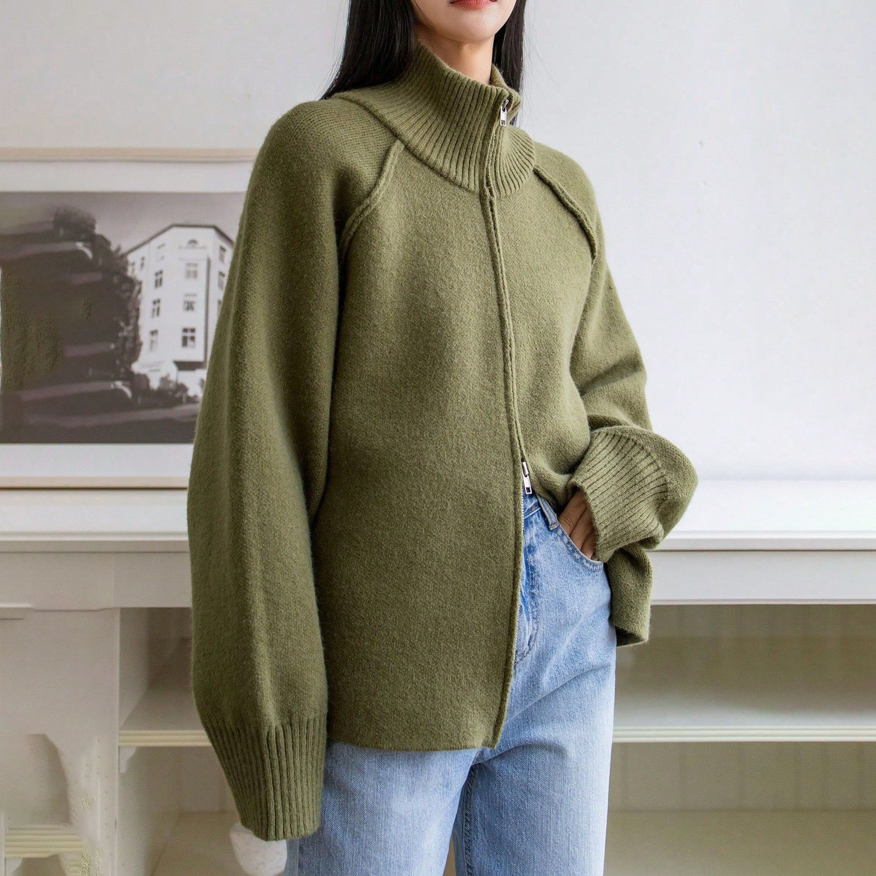 New gentle cake round-neck embroidered sweater for women in autumn and winter, Korean cartoon style, youthful and versatile knitted sweater for women in autumn pic 4