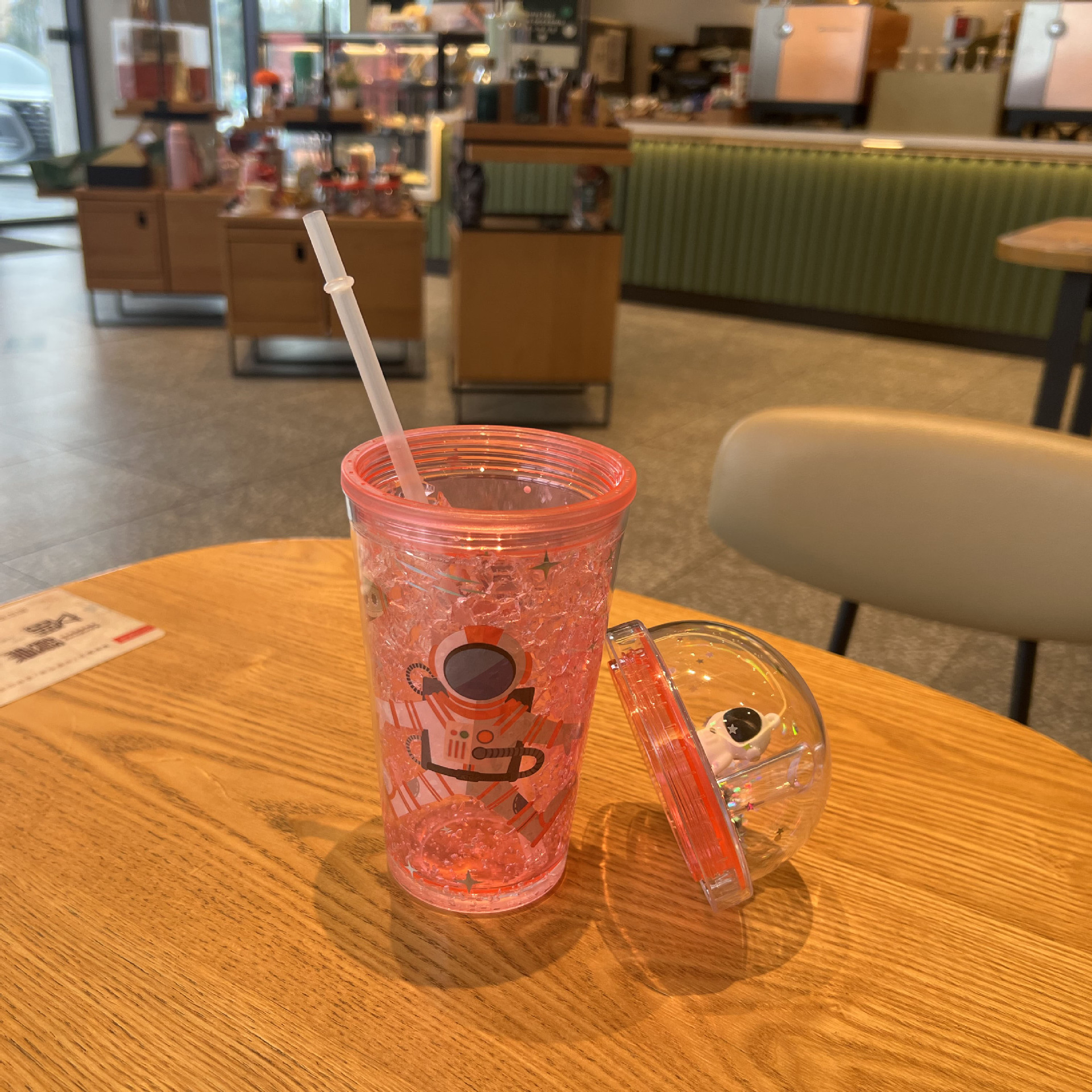 外贸新款宇航员系列水杯批发微景观卡通双层塑料吸管杯冰杯塑料杯详情13