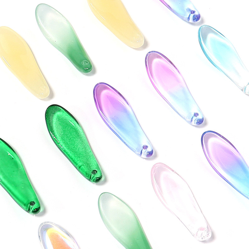 Wholesale of popular transparent colored gold sand leaf pendants in Europe and America, diy maple leaf bags, pendants and small accessories pic 26