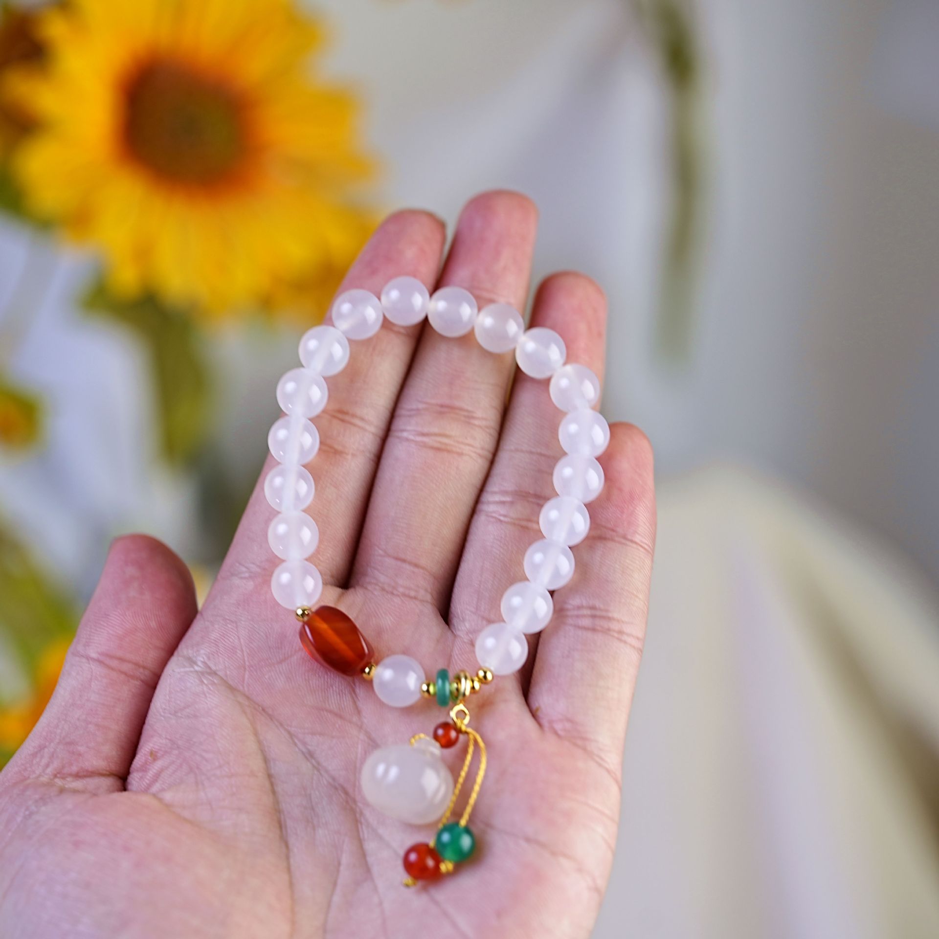 新中式白盐源玛瑙手串文玩时尚高级感女桃子吊坠玉髓手链串珠饰品详情1