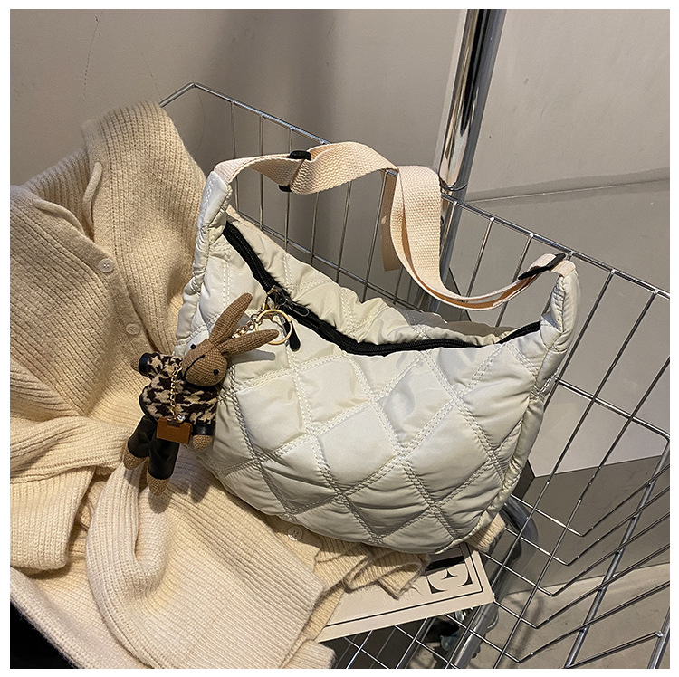 The new, trendy and fashionable single-shoulder crossbody bag with diamond-patterned embroidery thread for women in 2021, the popular dumpling bag pic 90