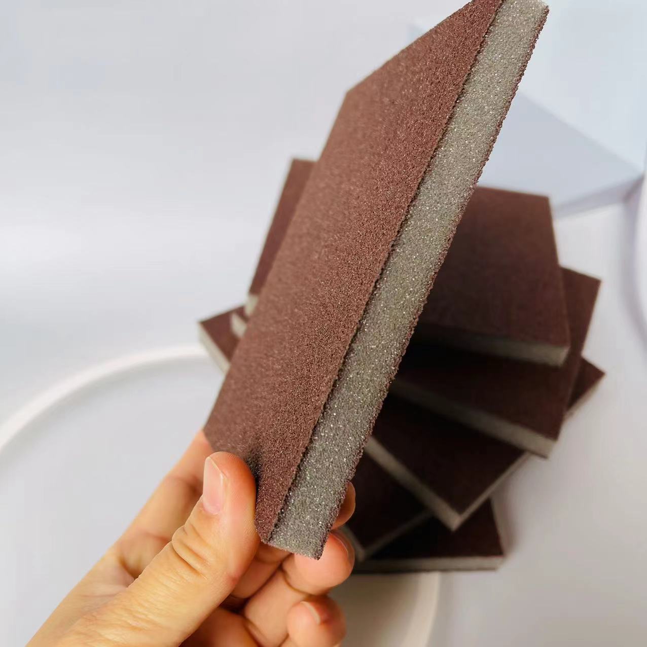 【 Zone 2-8 】 Large thin slices of corundum 560 per box. Corundum sponge for kitchen cleaning, pot and dish washing, cleaning and decontamination, black stains on the bottom of POTS, rust removal, and pot brushing sponge pic 5