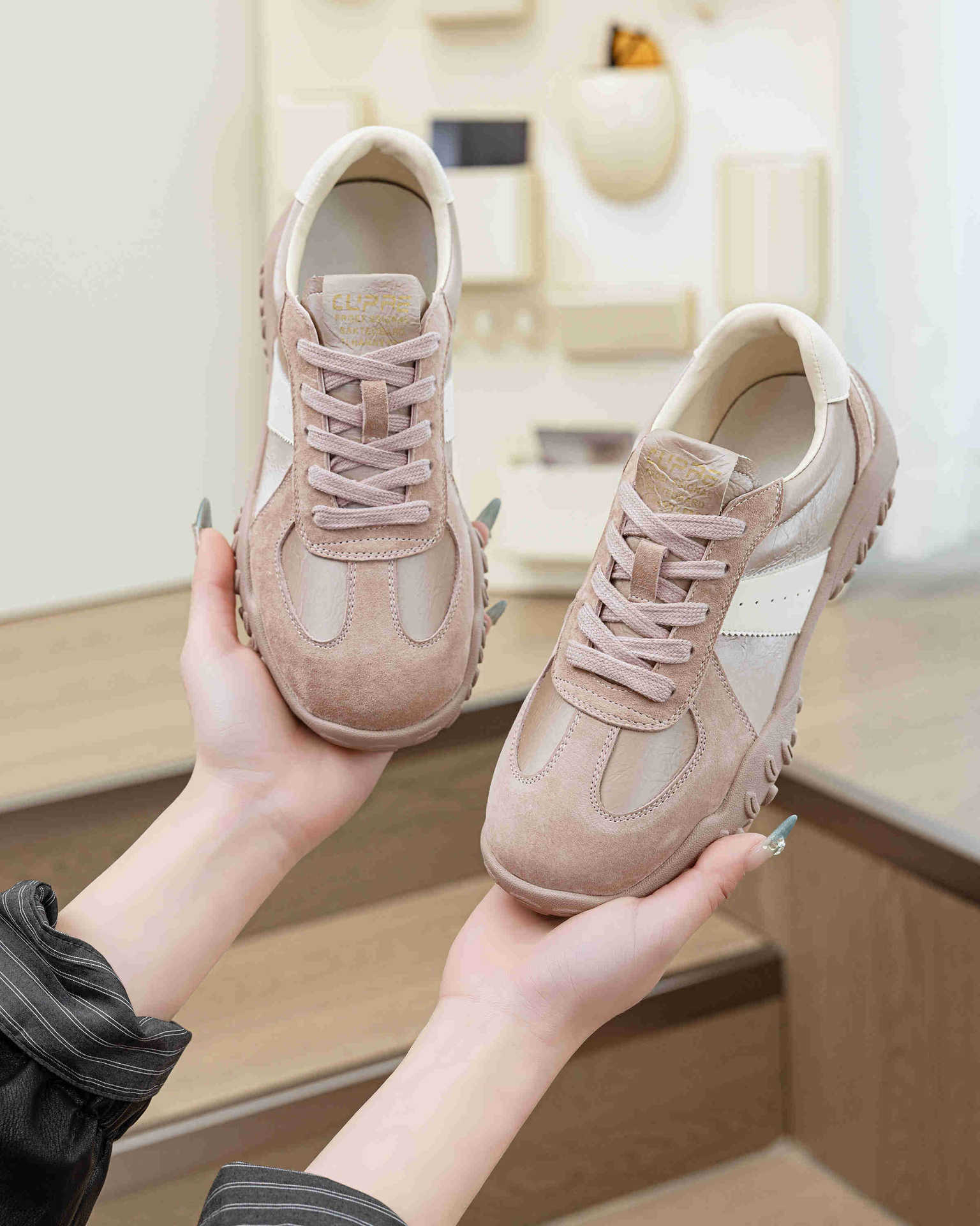 A new type of leather anti-slip and versatile De Xun shoes for women with soft soles, 56002, which can increase height by 7 cm pic 2