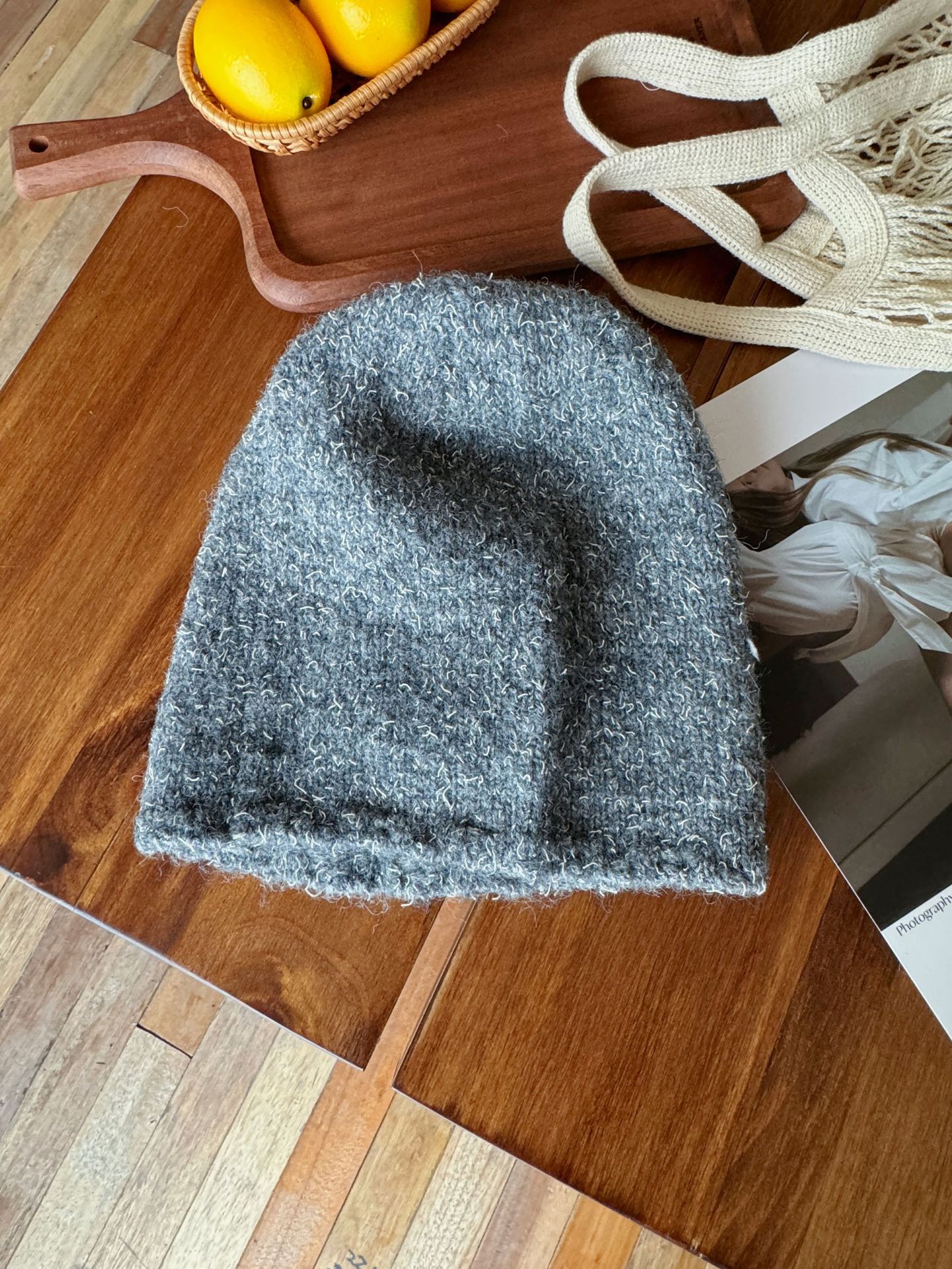 The star-style cold hat for autumn and winter, the chanel-style knitted hat, is fashionable and versatile, and can show off your face. The small bun hat is trendy and sweet pic 5