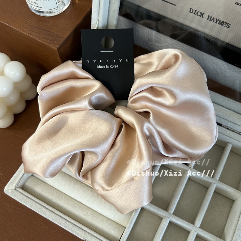 High-quality, retro large intestine hair band with a large 18cm diameter satin finish, exuding a fashionable and high-end vibe. Large intestine hair band headband pic 9