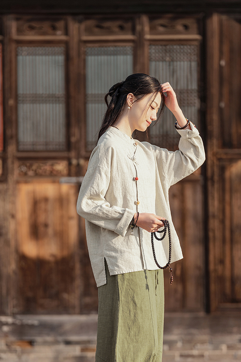 2025春夏新款棉麻女装复古立领偏襟拼色砂洗盘扣上衣长袖女式衬衫详情11
