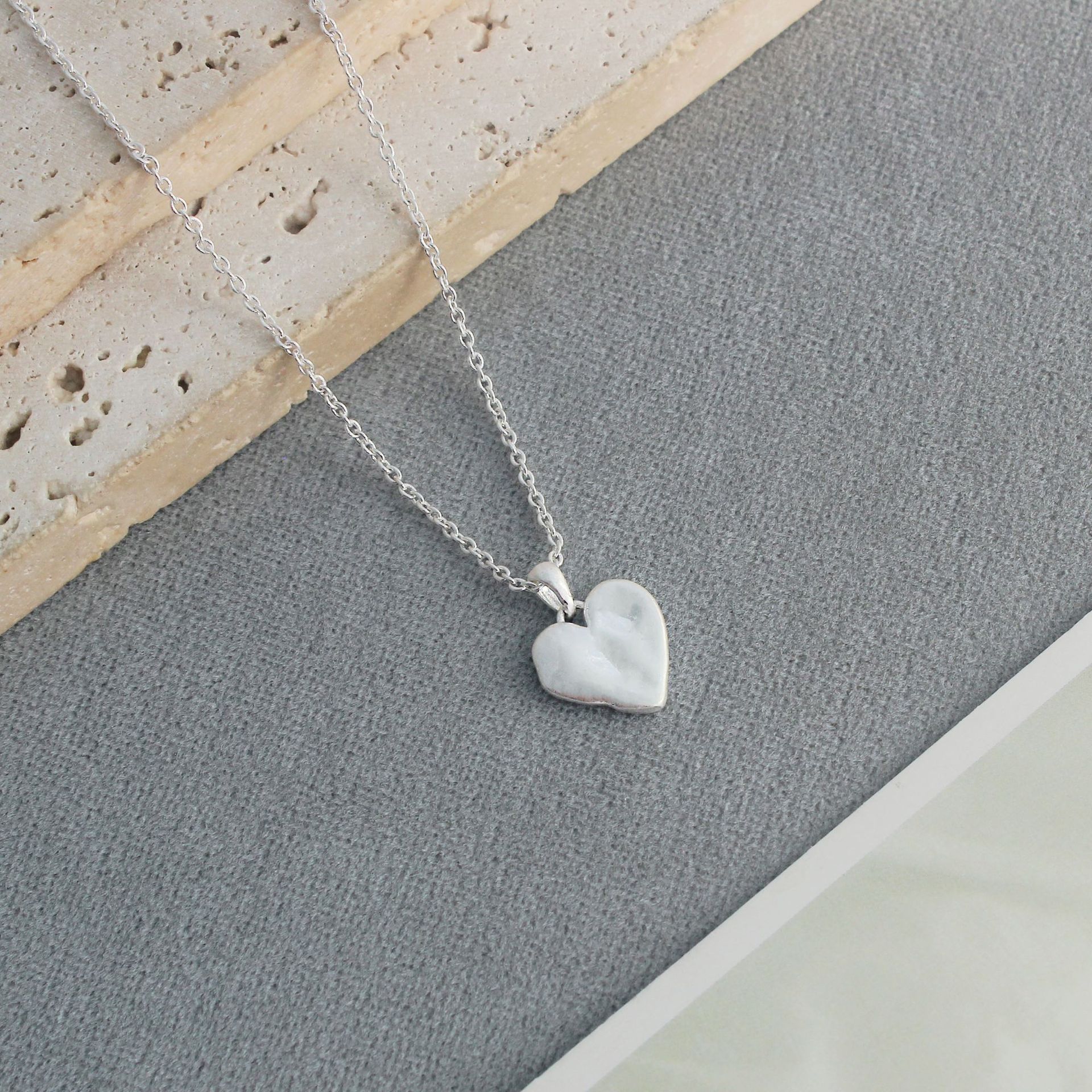 25年春季不规则爱心项链文艺复古简约气质百搭个性肌理爱心锁骨链详情6