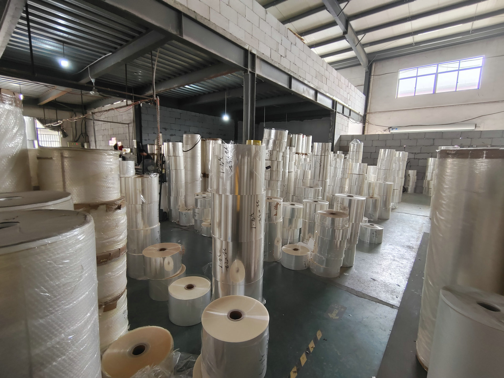 The manufacturer supplies bopp film, cigarette film, packaging and printing, transparent heat-sealing film for cosmetics, and food packaging film wholesale pic 5