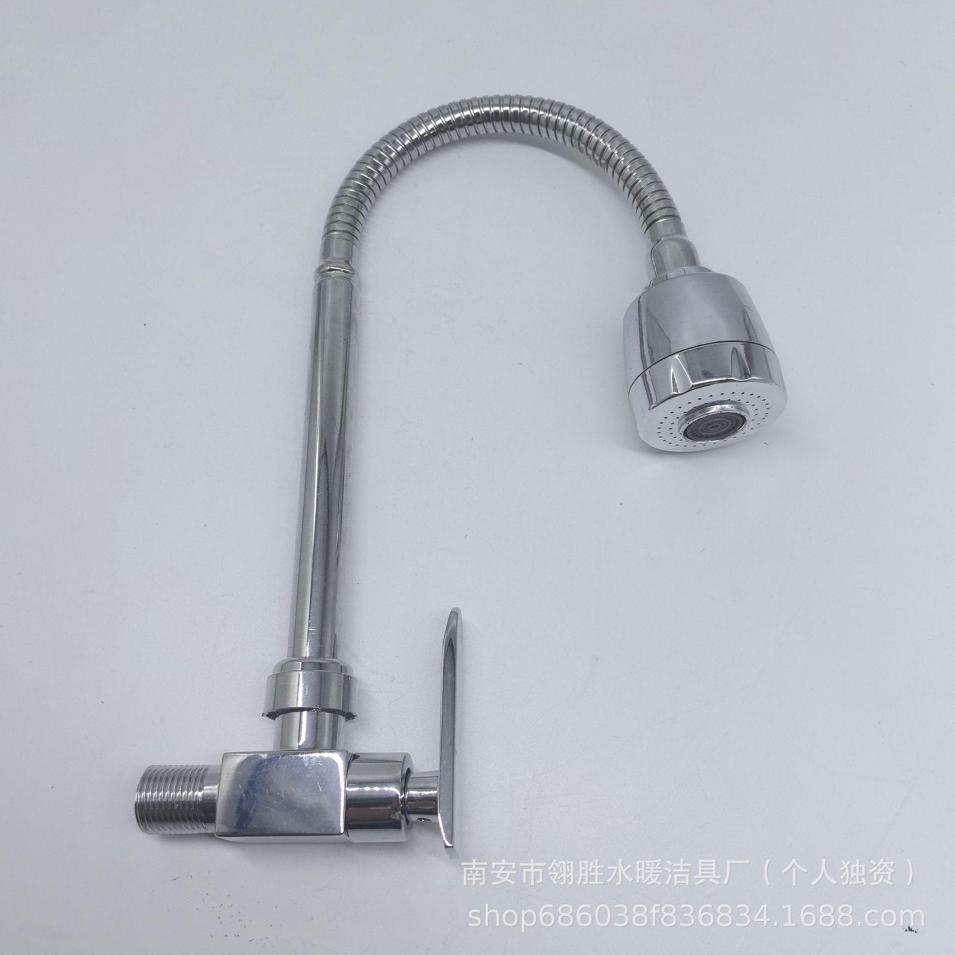 跨境款入墙万向单冷水龙头可旋转菜盆水槽单冷水龙头洗手池水龙头详情5