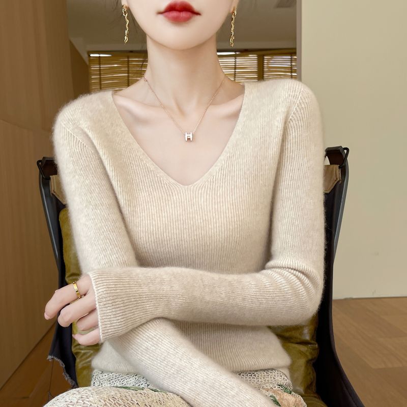 This autumn and winter new style of wool sweater features a V-neck that is slimming and versatile. It is a long-sleeved, casual and elegant sweater with a base layer of knitted sweater for women pic 2