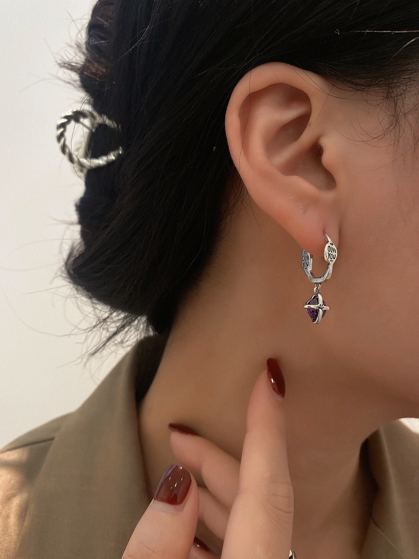 Original mysterious purple zircon letter-shaped earrings for women, 2024 new trendy, light luxury, niche design, high-end and versatile earrings pic 5