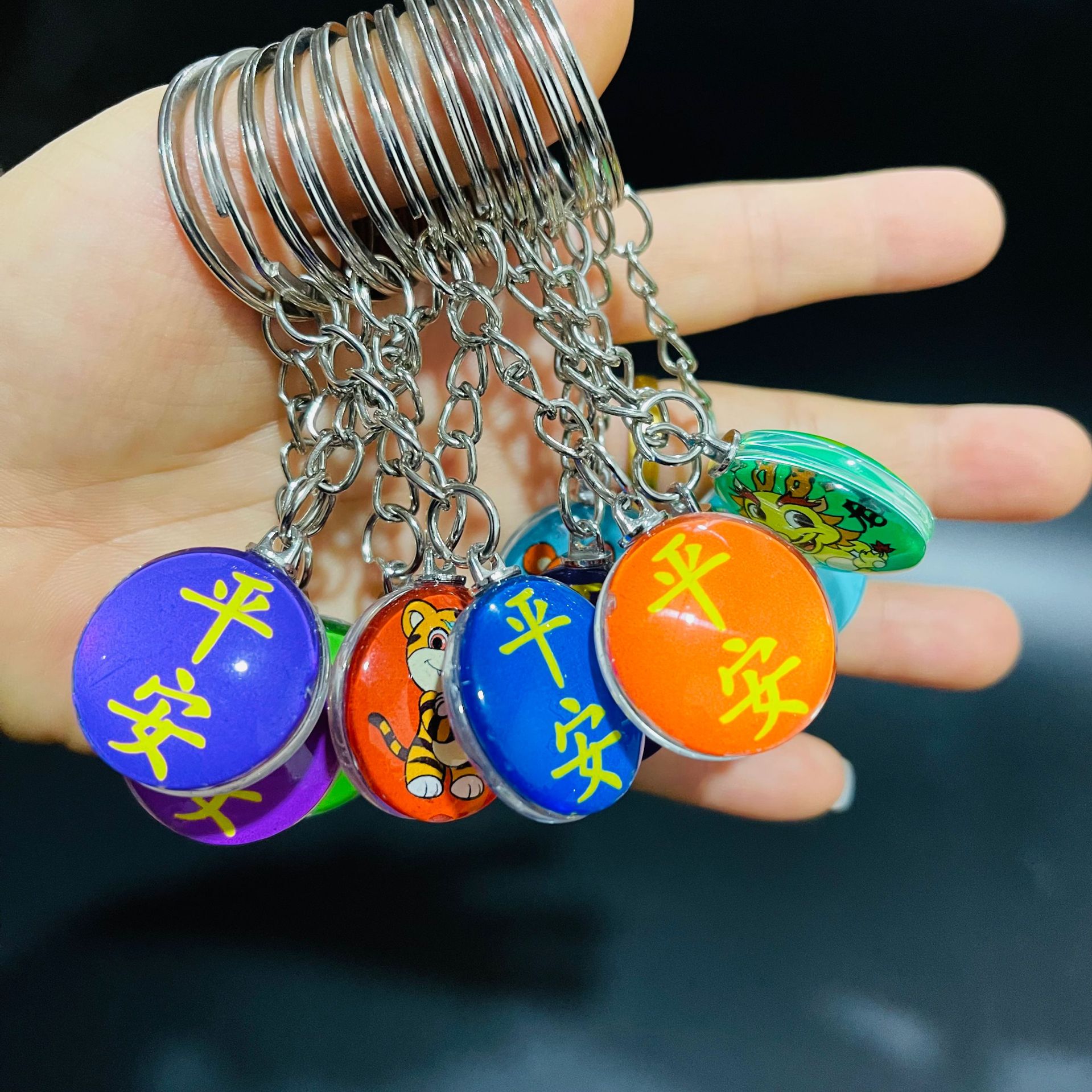【 Zone 1-5 】 Round zodiac pendants 120 yuan per pack 2400 yuan per piece 12 zodiac keychains 1 yuan 2 yuan wholesale source Color cartoon crystal round keychains gift wholesale pic 4