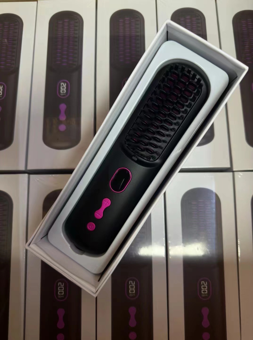 In stock, we offer cross-border wireless hair straightening combs with negative ions that do not damage hair. They are portable and have an ultra-long standby time, making them a perfect hair straightening tool pic 3