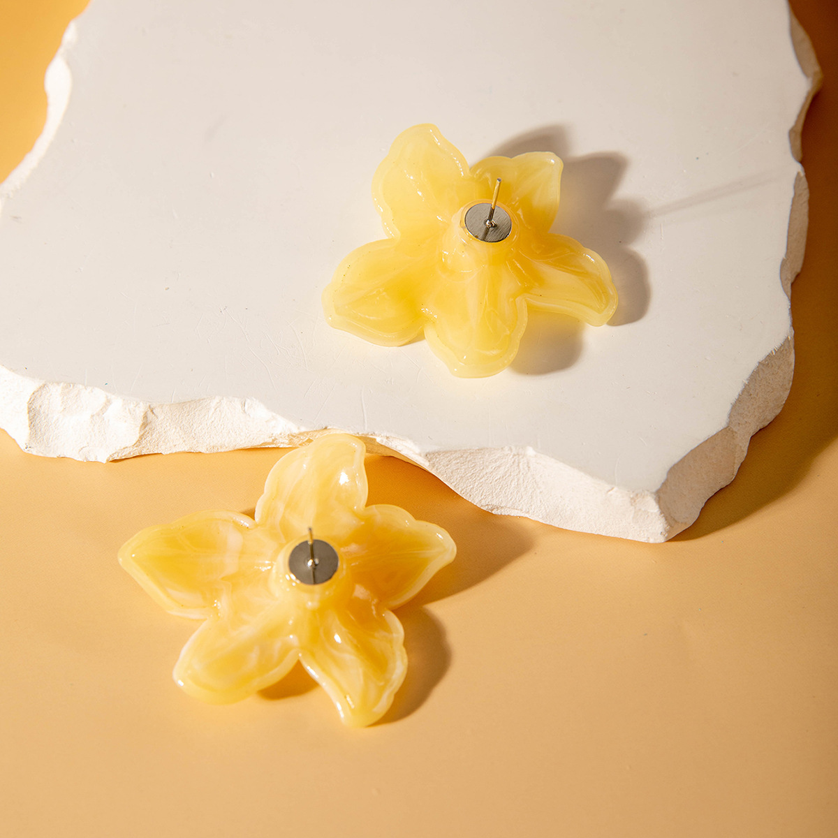 亚马逊跨境清新甜美彩色树脂花瓣花朵耳钉气质多巴胺 耳环耳饰女详情46