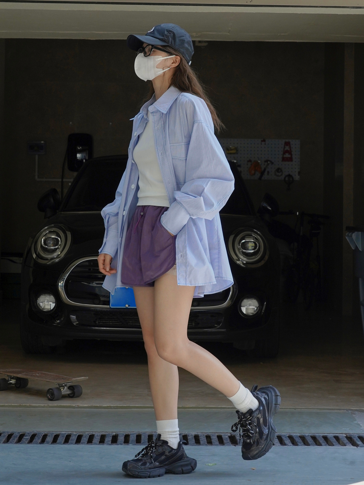 The new summer Japanese-style casual shirt with a large silhouette and blue and white checkered pattern from Louvre is skin-friendly and comfortable for women pic 28