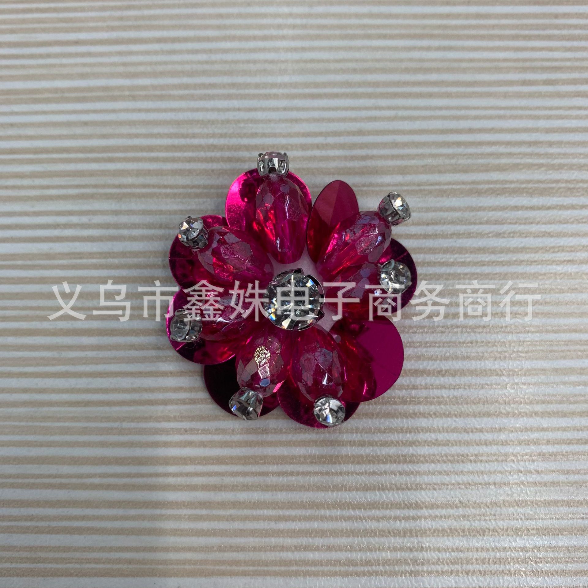Камелия из гирлянды, гвозди с бусами, аксессуары DIY pic 12
