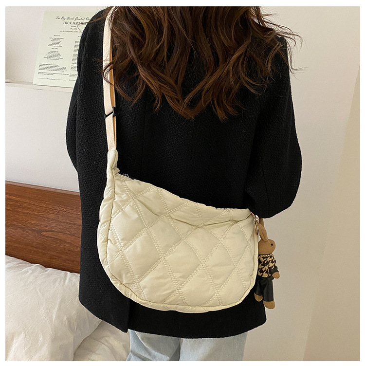 The new, trendy and fashionable single-shoulder crossbody bag with diamond-patterned embroidery thread for women in 2021, the popular dumpling bag pic 52
