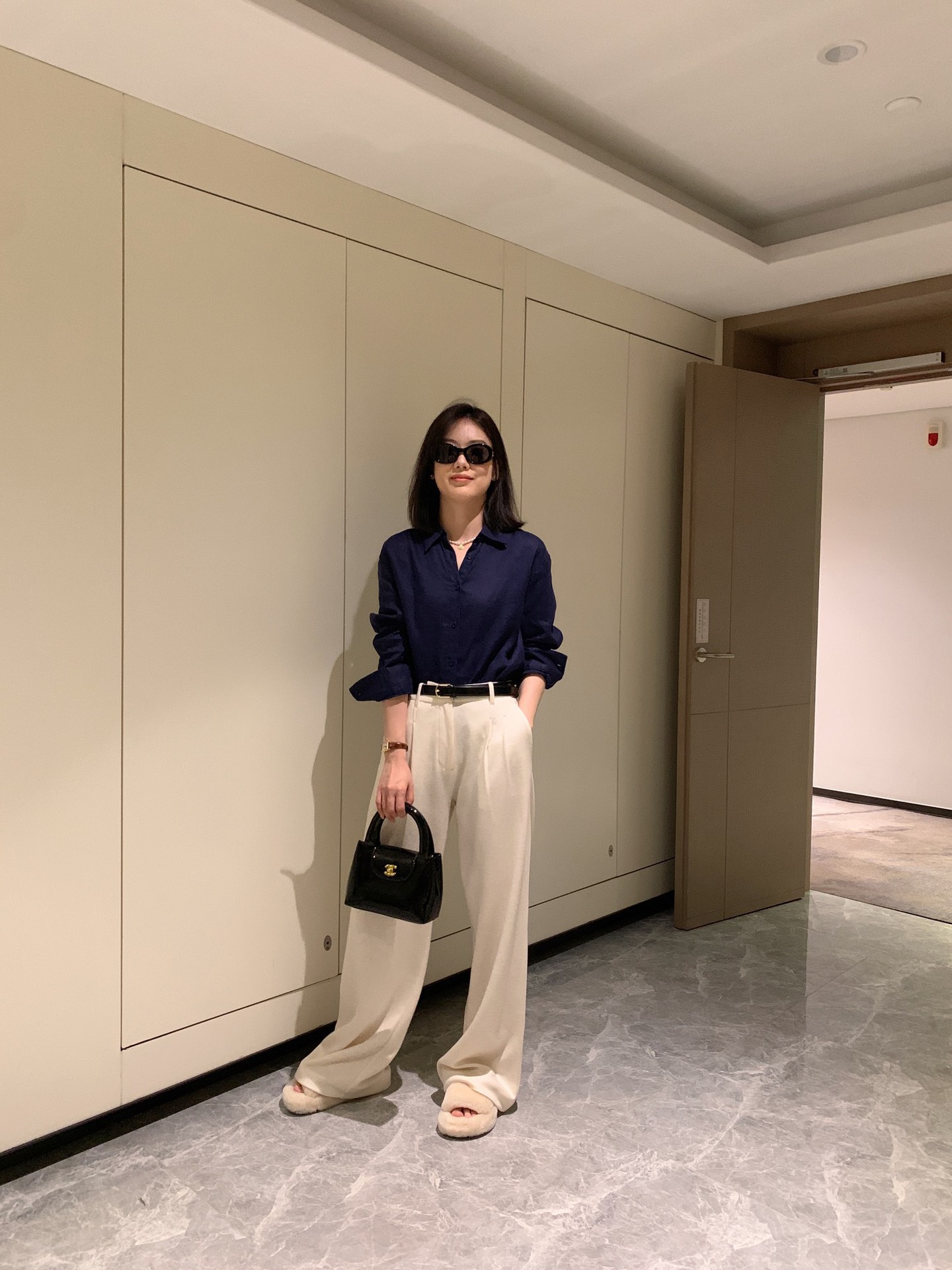 020810 春季新款女士刺绣亚麻平纹纯色简约宽松通勤舒适衬衣衬衫详情40