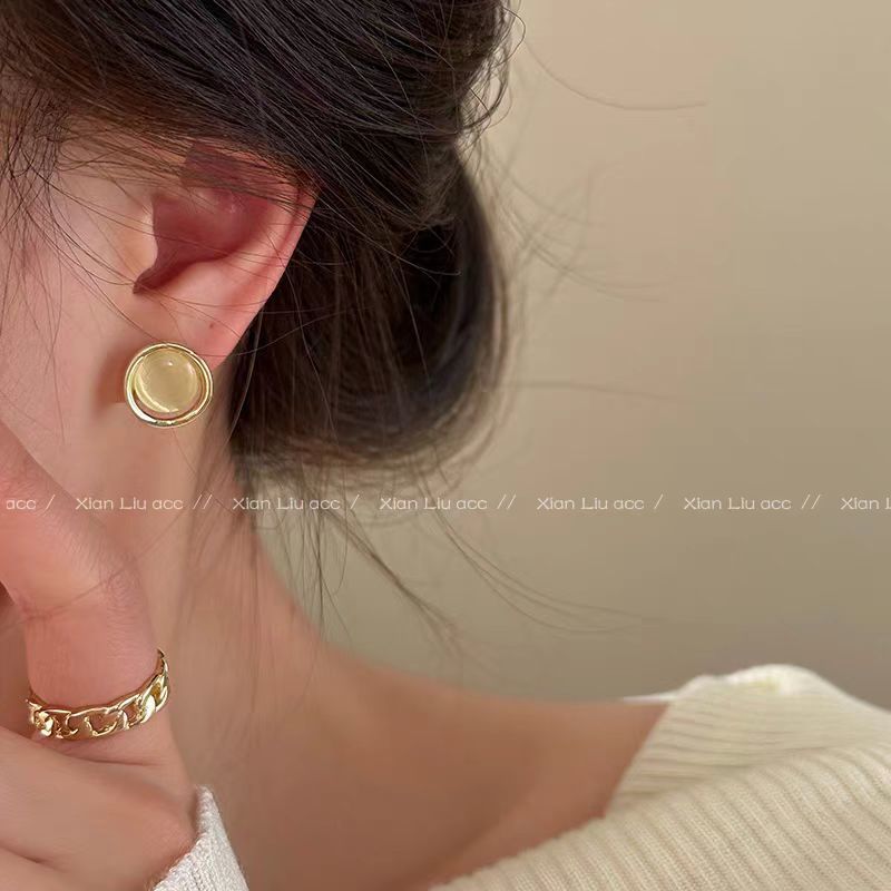 Ear clip without ear holes ~ Versatile, simple for daily commuting, light luxury, niche, high-end, retro style ear clip earrings pic 3