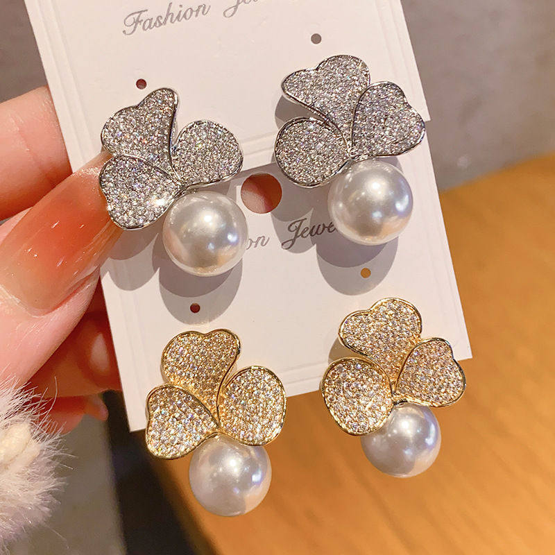 New best-selling copper-inlaid zircon stud three-petal flower pearl earrings, high-end design earrings, exquisite and versatile for women pic 12