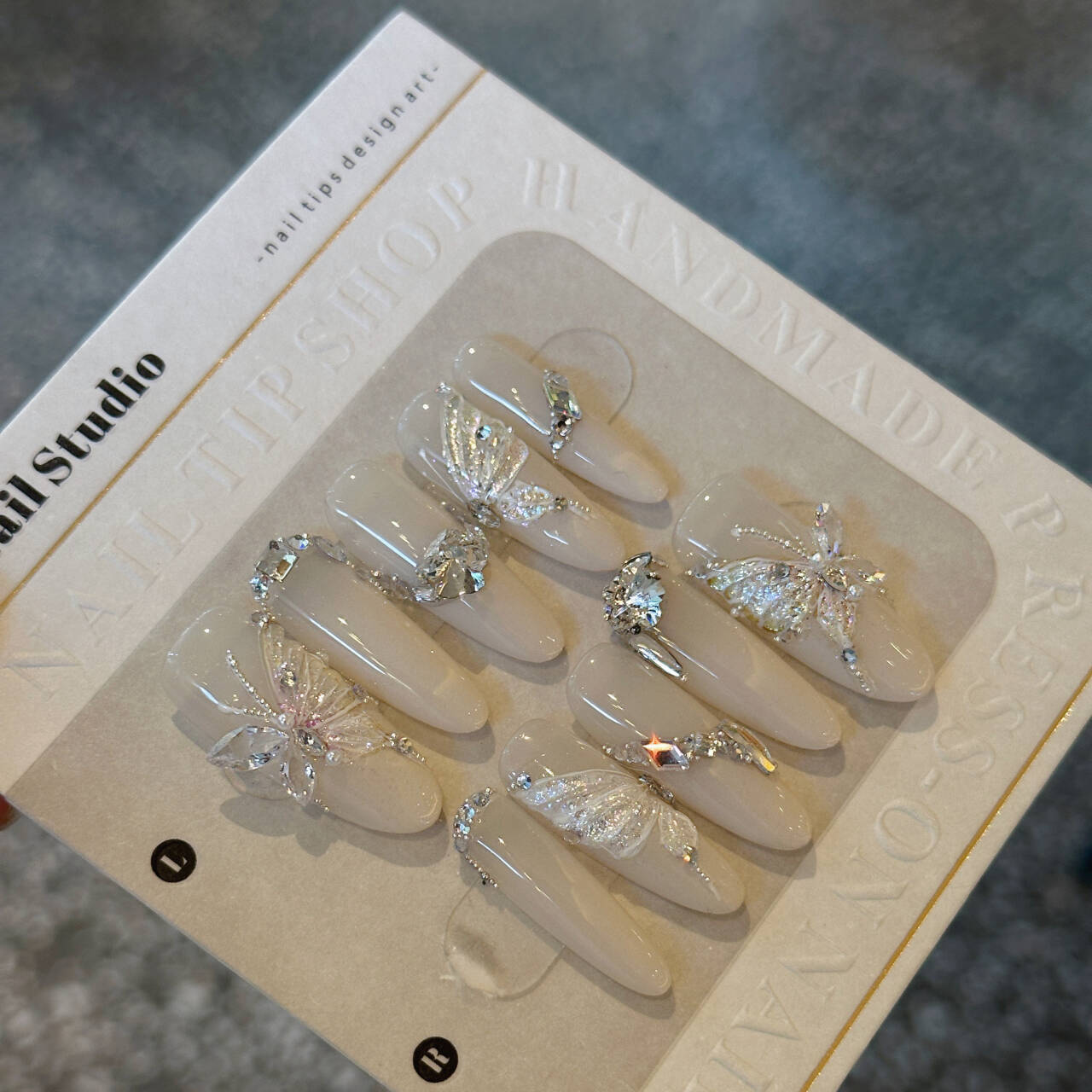 Nai Xi [Original] Pure handcrafted wearing, European and American fairy-like high-end light luxury three-dimensional relief butterfly super-bright zircon pic 4