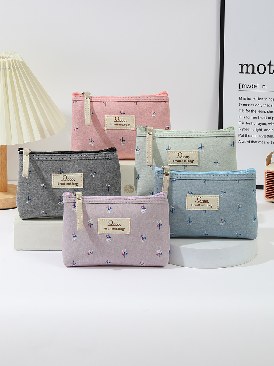 跨境印花帆布化妆包女防水便携ins风字母学生笔袋旅行收纳洗漱包详情2