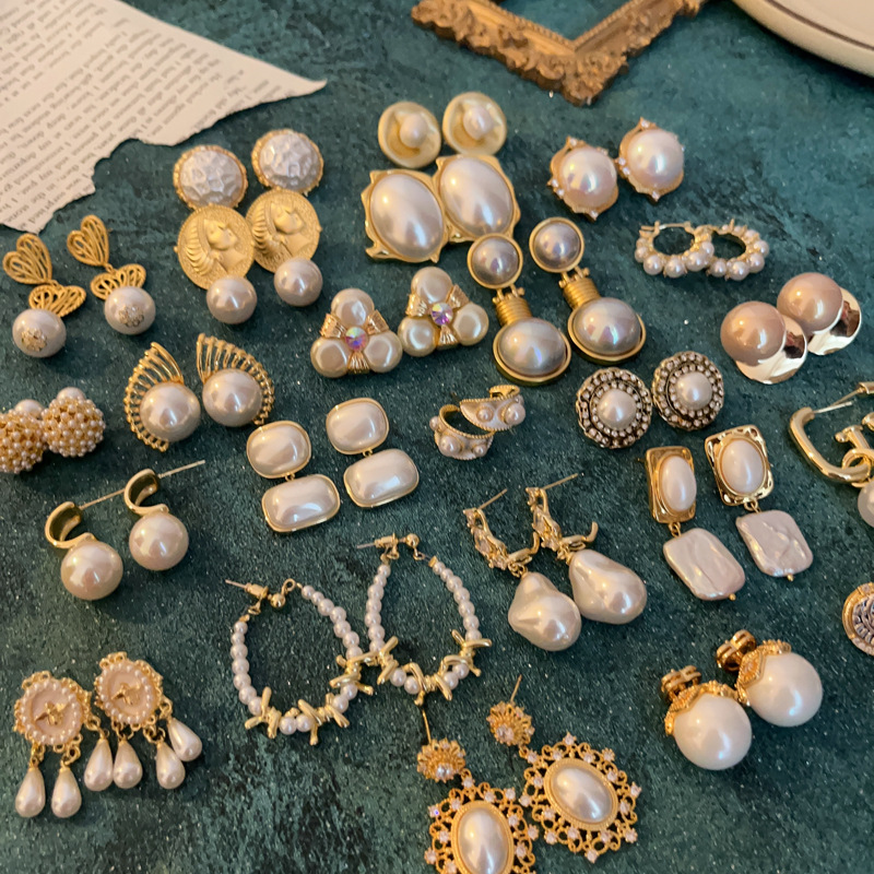 Silver needle retro court style heart-shaped figure pearl earrings, French light luxury stud earrings, female Internet celebrity style earrings wholesale pic 31