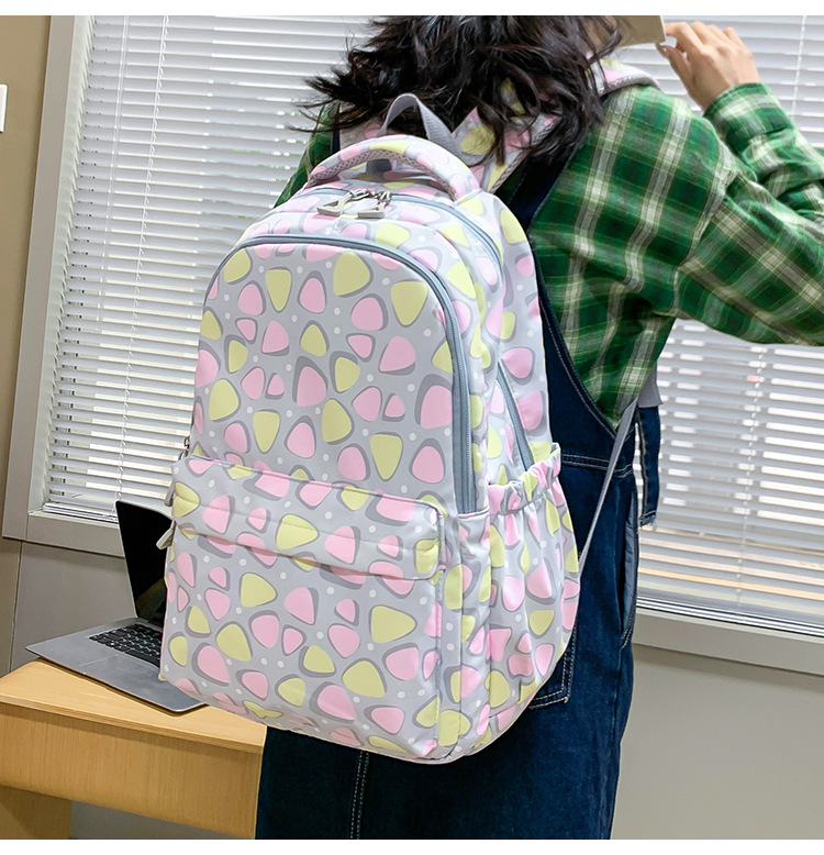 Wholesale of lightweight schoolbags for girls in primary and secondary schools, large-capacity bags for students in grades 3 to 6 on campus, and backpacks for girls pic 40