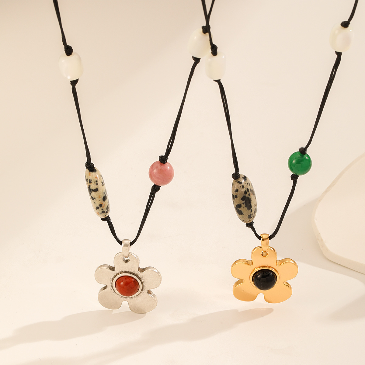 Nasha Ethnic style wax rope spotted stone flower pendant necklace design sense, niche collarbone chain, fashionable and versatile necklace pic 11
