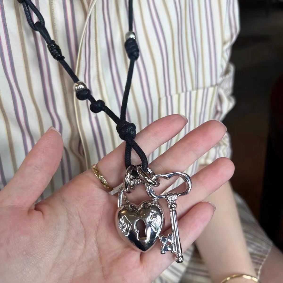 秋冬博主同款不规则长毛衣链小众设计高级感爱心锁链钥匙链项链女详情1