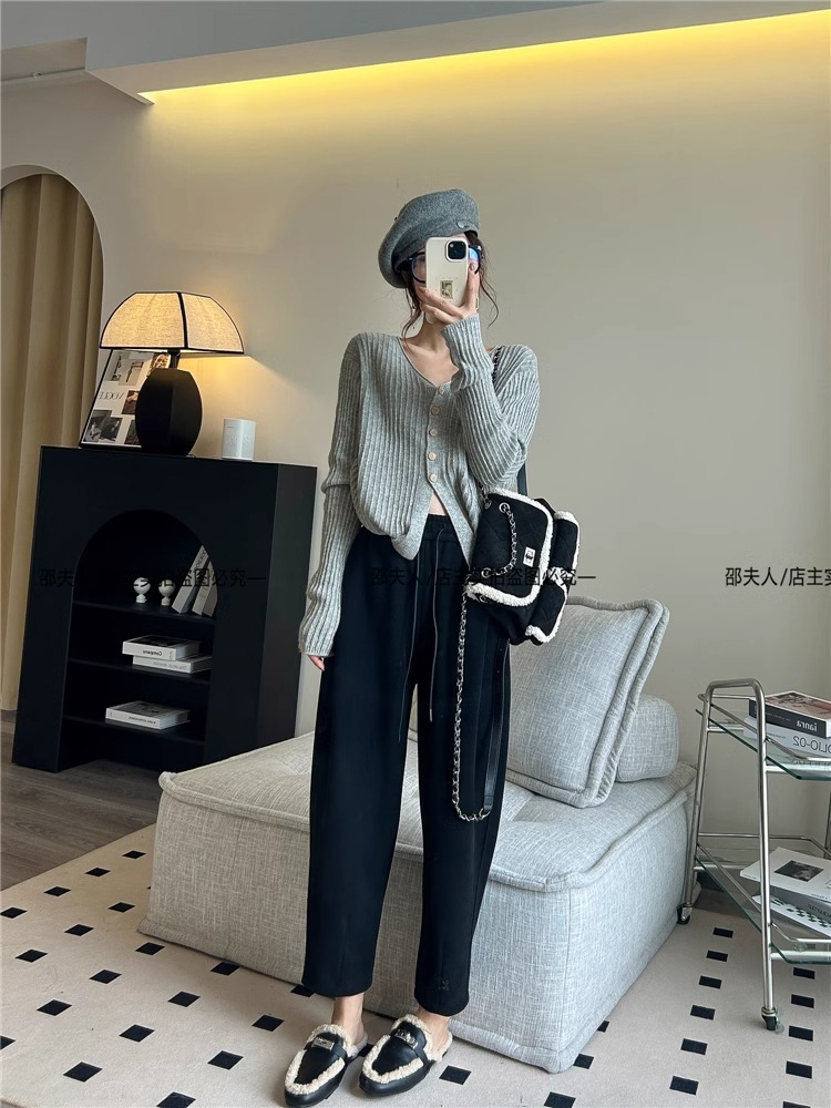 2024年新款女装秋季韩版薄款V领长袖针织开衫 宽松显瘦短款外穿上衣 女装加工精致时尚详情26