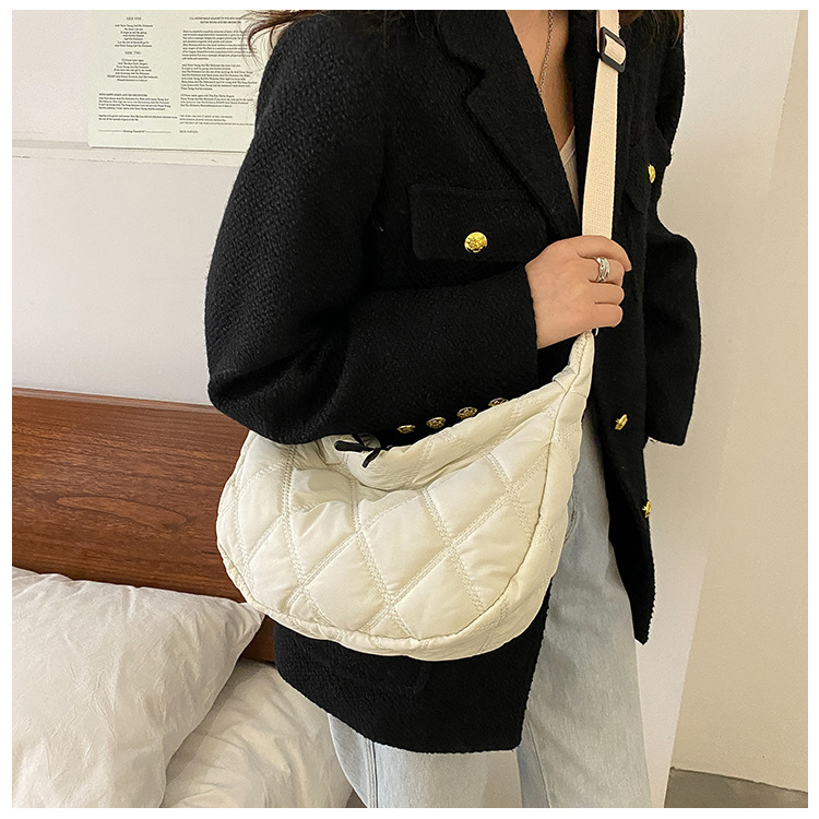 The new, trendy and fashionable single-shoulder crossbody bag with diamond-patterned embroidery thread for women in 2021, the popular dumpling bag pic 48