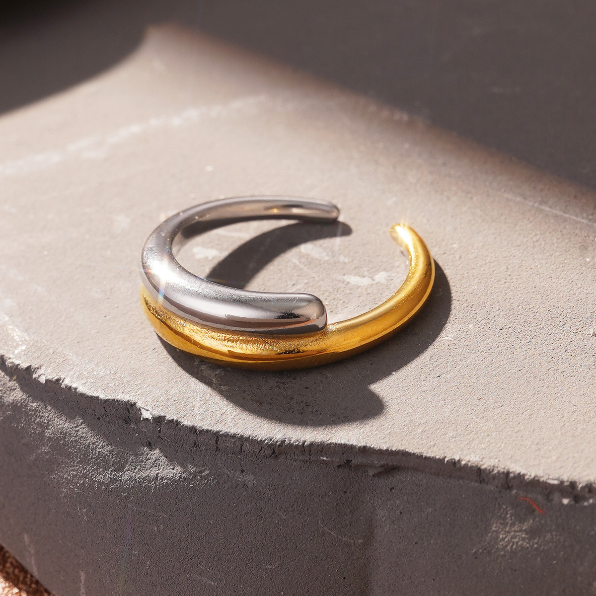 Cold and stylish stainless steel European and American ring, elegant lines, cross-border design, high-end feel, gold jewelry wholesale pic 36