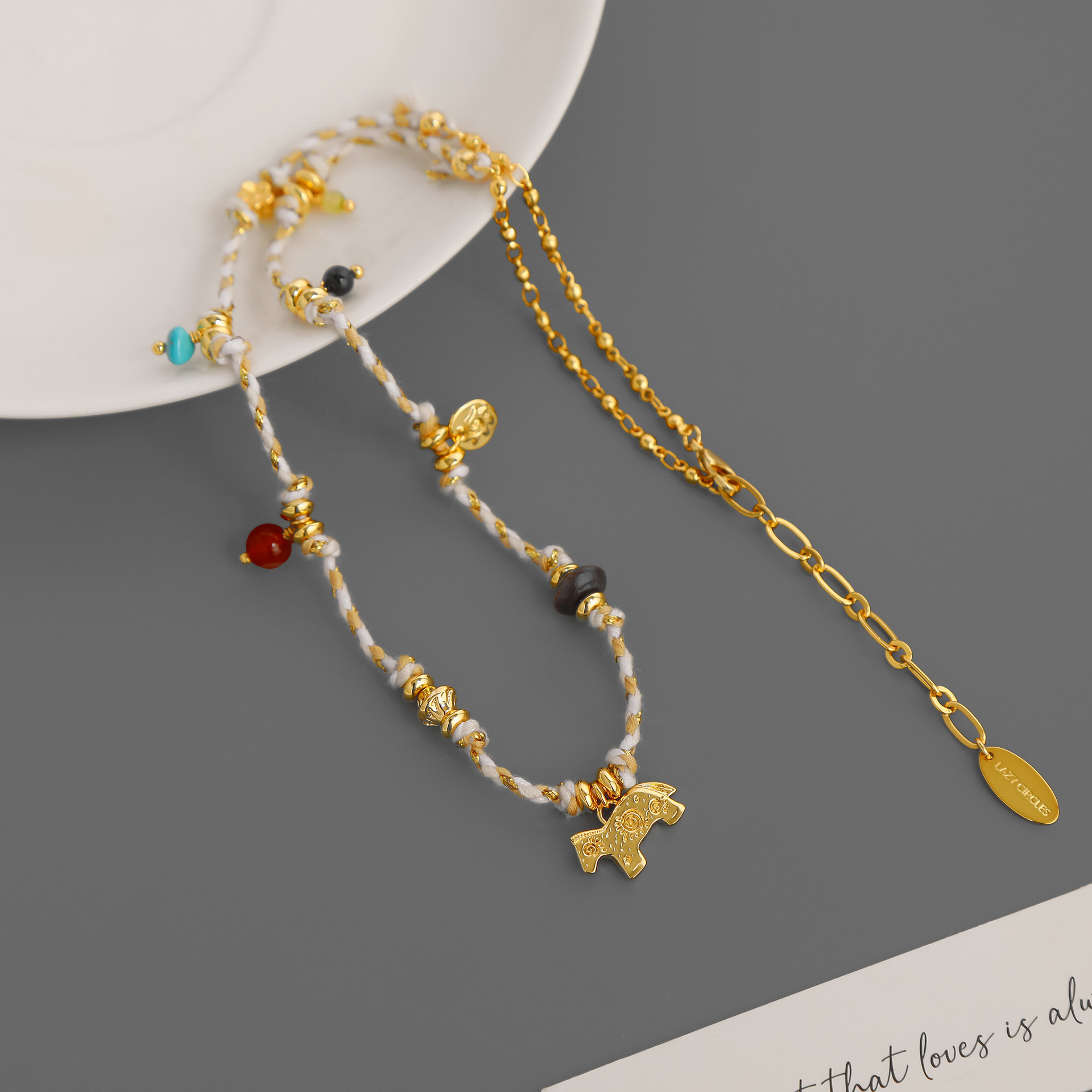 LAZY*家彩色编织小马项链 夏季度假民族风天然石玛瑙小木马锁骨链详情8