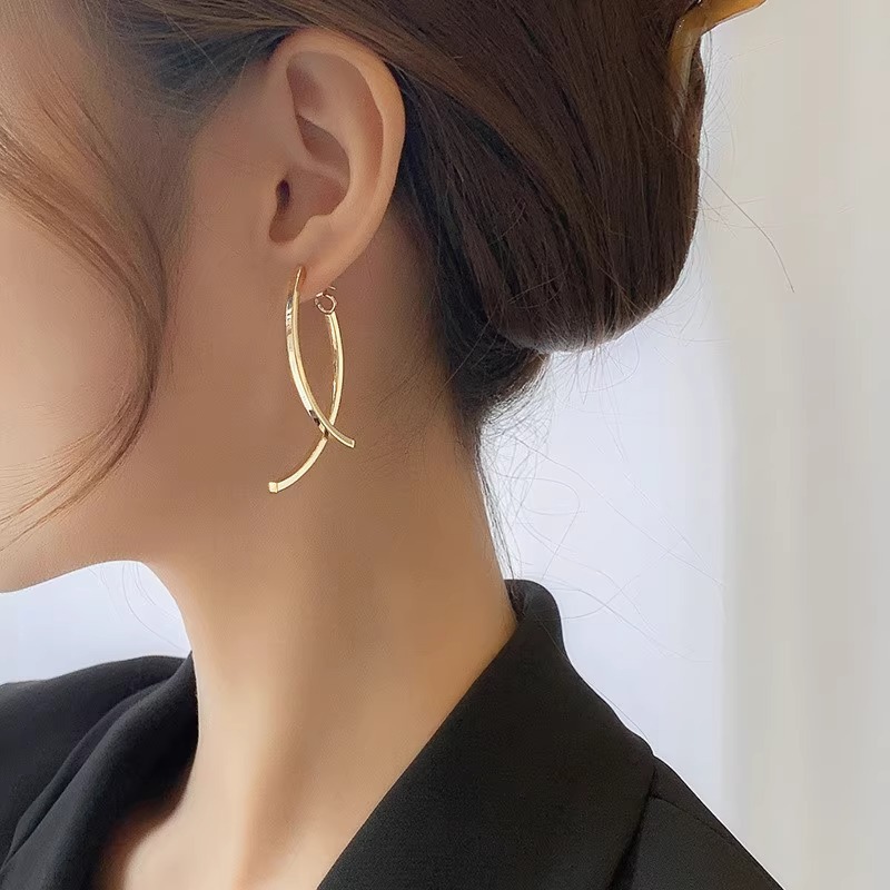 Long metal cross stud earrings, titanium steel plated with 18K gold, large face earrings, slimming and high-end look, round face earrings pic 1