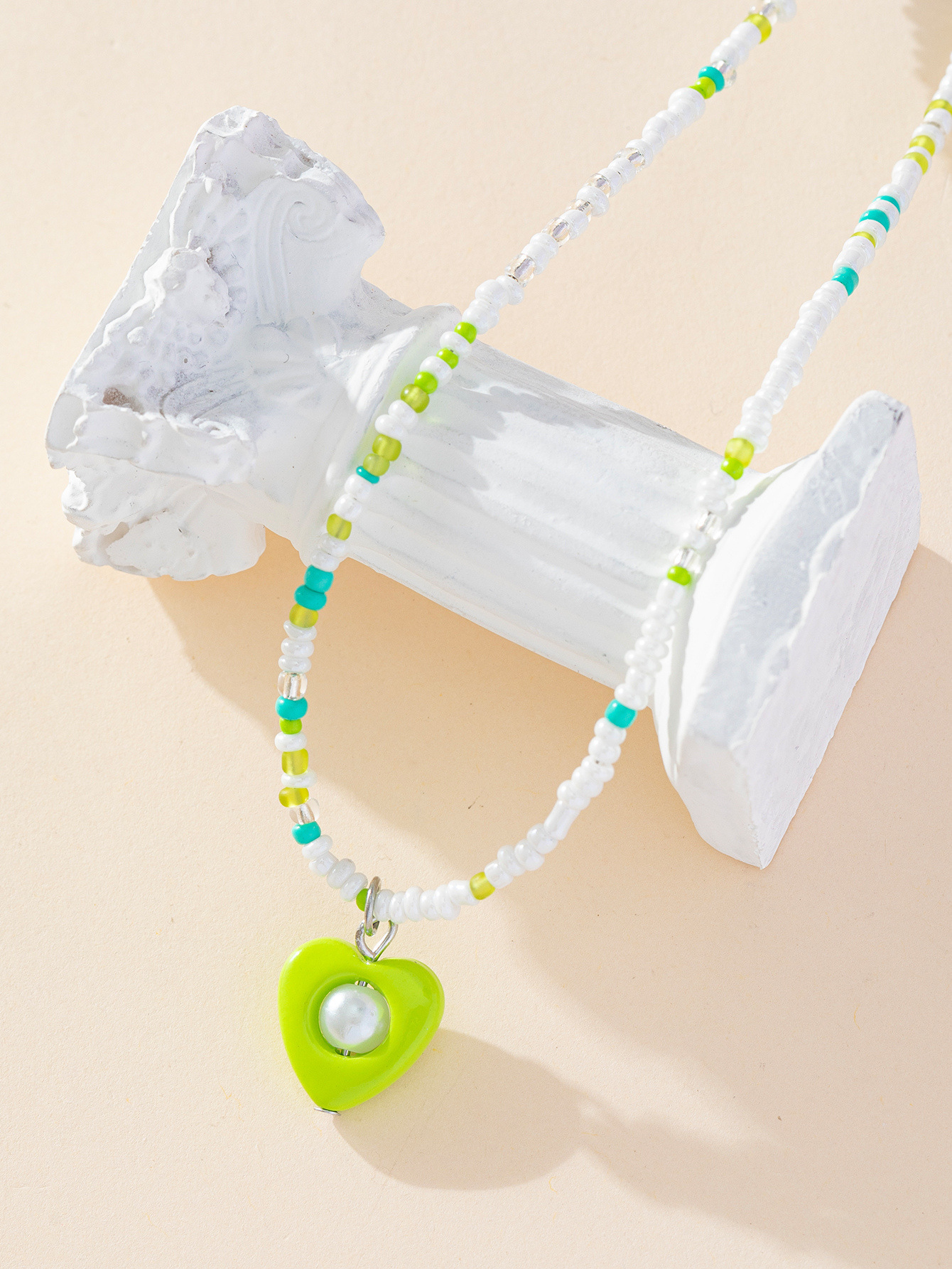 Colorful beaded necklaces in a cute and sweet style, pearl heart-shaped collarbone chains with versatile pendants and necklaces wholesale in a fresh and clean style pic 10